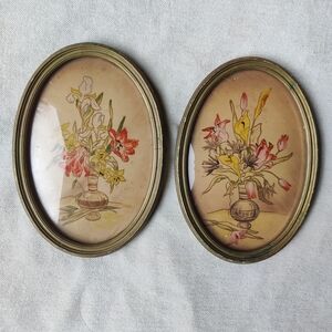 VTG Floral Oil Paintings 2 Oval Diptych Pair Domed Glass Lilies Bouquet 9.75"